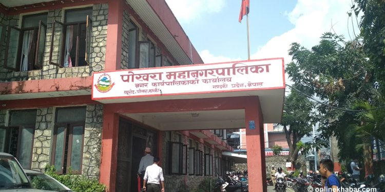 पोखरा : भित्र गठबन्धनको बैठक, बाहिर सहमति जुटेन भन्दै कांग्रेस सचिवको विज्ञप्ति