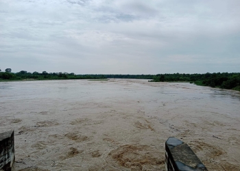 बाँकेको राप्तीनदीमा पानीको सतह घट्यो, जोखिम भने कायमै