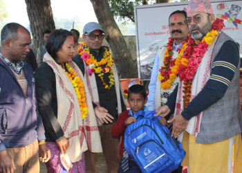 बाँके नरैनापुरको आदर्श विद्यालयलाई शैक्षिक सामग्री उपलव्ध गराइयो