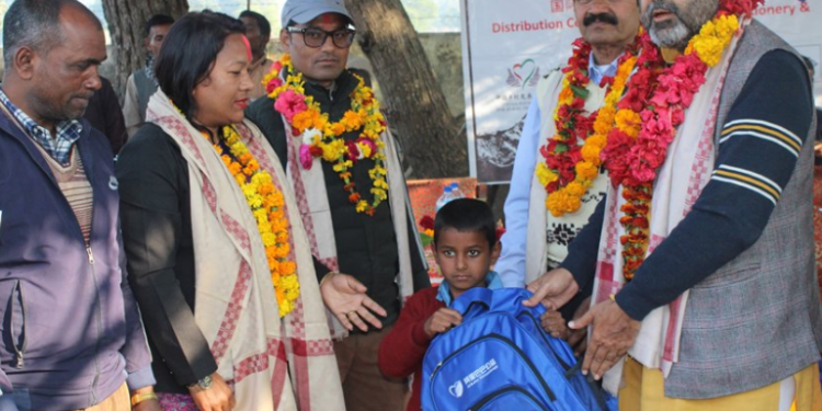 बाँके नरैनापुरको आदर्श विद्यालयलाई शैक्षिक सामग्री उपलव्ध गराइयो