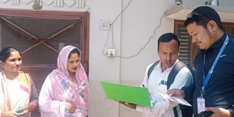नेपालगञ्जमा पूर्ण खोप लगाउन छुटेका बालबालिकालाई घरघरमा खोप लगाइदै