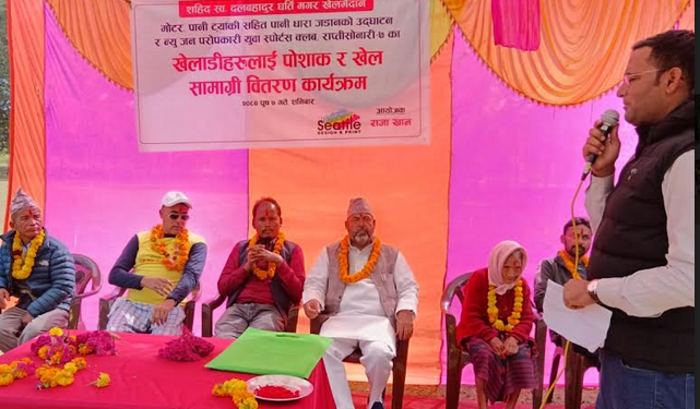 खेल मैदानमा पानी ट्यांकी जडान र खेलाडीलाई खेल सामग्री हस्तान्तरण