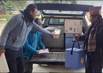 बाँकेमा नौ महिनादेखि १५ वर्षमुनिका बालबालिकालाई दादुरा-रुबेलाको खोप लगाइँदै