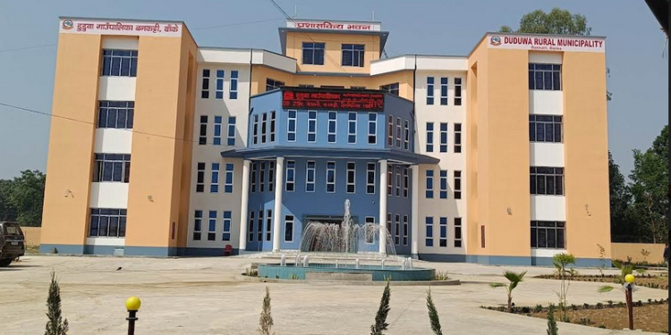 लड्दैपड्दै अनि विकासपथमा अघि बढ्दै बाँकेको डुडुवा गाउँपालिका