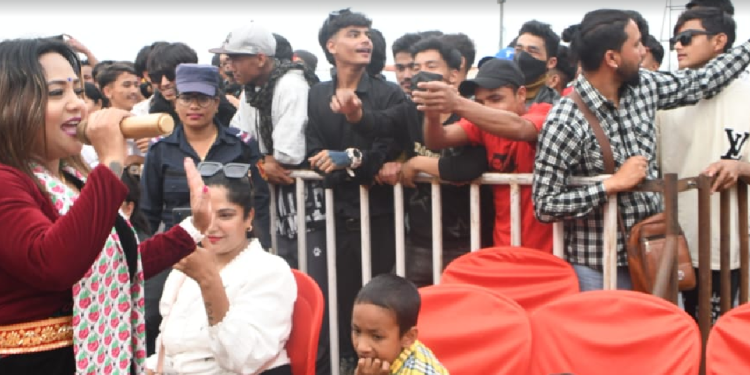 नेपालगञ्ज महोत्सवमा सांगितिक कार्यक्रमकै रौनक, गायिका पूर्णकलासंगै नाचे दर्शक