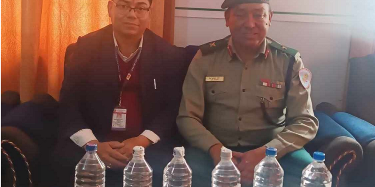 कोहलपुरमा पानी उद्योगको गुणस्तरीयता जााँचका लागि नमुना संकलन