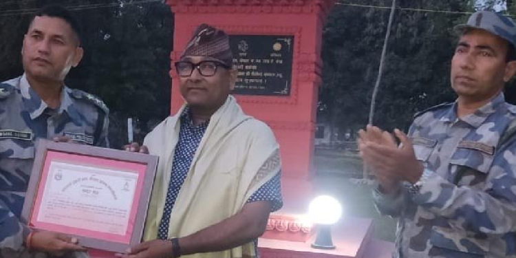 सशस्त्र प्रहरी प्रधान कार्यालयद्धारा डुडुवा गाउँपालिका अध्यक्ष चौधरी सम्मानित