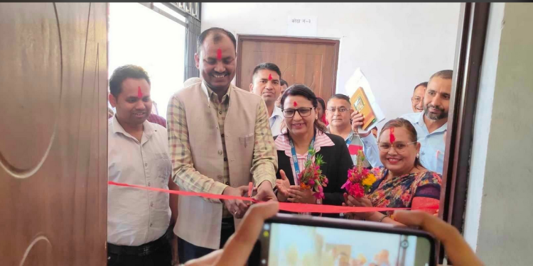 गुलरिया नगरपालिकाका तीन विद्यालयलाई विज्ञान प्रयोगशाला सामग्री प्रदान