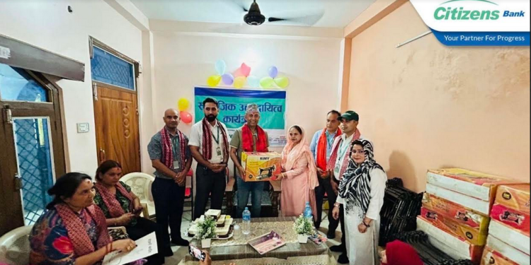 सिटिजन्स बैंकद्धारा फातिमा फाउण्डेशनलाई सिलाई मेसिन हस्तान्तरण