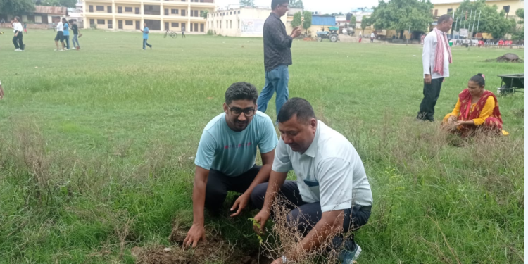 वीपी कोइरालाको ४२औं स्मृति दिवसमा बाँके काँग्रेसद्धारा नेपालगञ्जमा वृक्षारोपण