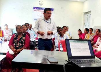 गुलरियाका शिक्षकलाई एकिकृत पाठ्यक्रम सम्बन्धि अभिमुखिकरण