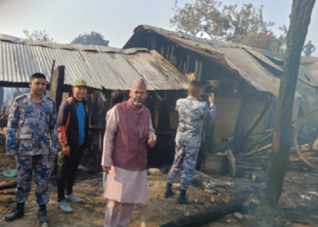 बाँकेको नरैनापुरमा आगलागी, १७ घरगोठ जलेर नष्ट, राहत दिने प्रतिबद्धता