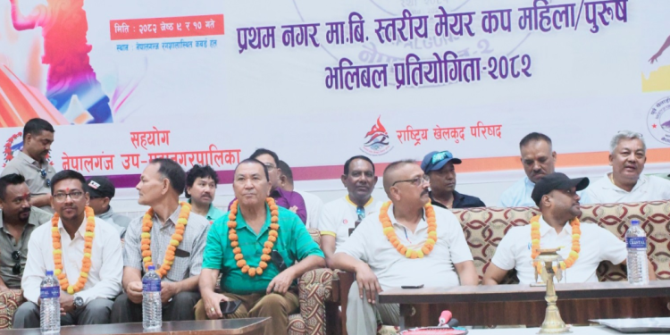 नेपालगञ्जमा नगरस्तरीय मेयर कप ब्याडमिन्टन प्रतियोगिता शुरु, मेयर विष्टद्धारा उद्घाटन