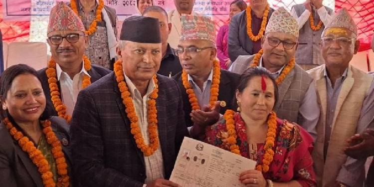 बाँके कोहलपुरका भूमिहिनलाई जग्गाधनी प्रमाणपूर्जा वितरण