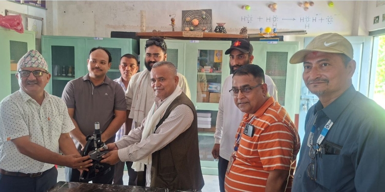 बर्दिया मधुवन नगरपालिकाका तीन विद्यालयलाई विज्ञान ल्याब सामग्री हस्तान्तरण
