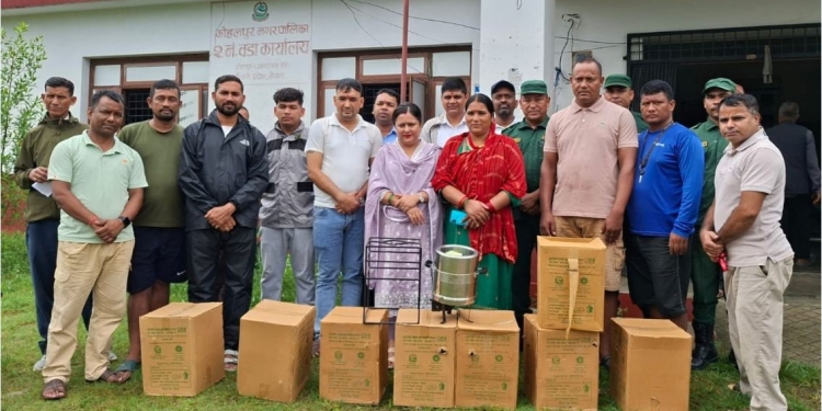 कोहलपुर नगरपालिकाद्धारा सुधारिएको चुल्हो वितरण