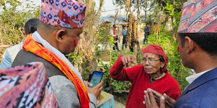 मतदातामाझ शुधान्सुः मतदाता भन्छन्-‘कांग्रेस बलिएर आएको छ, रुखमा मतदान गर्छौं’