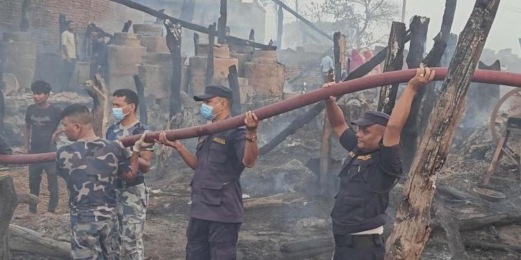 नरैनापुरमा आगलागी, १५ वटा फुसको कच्ची घरगोठ जले